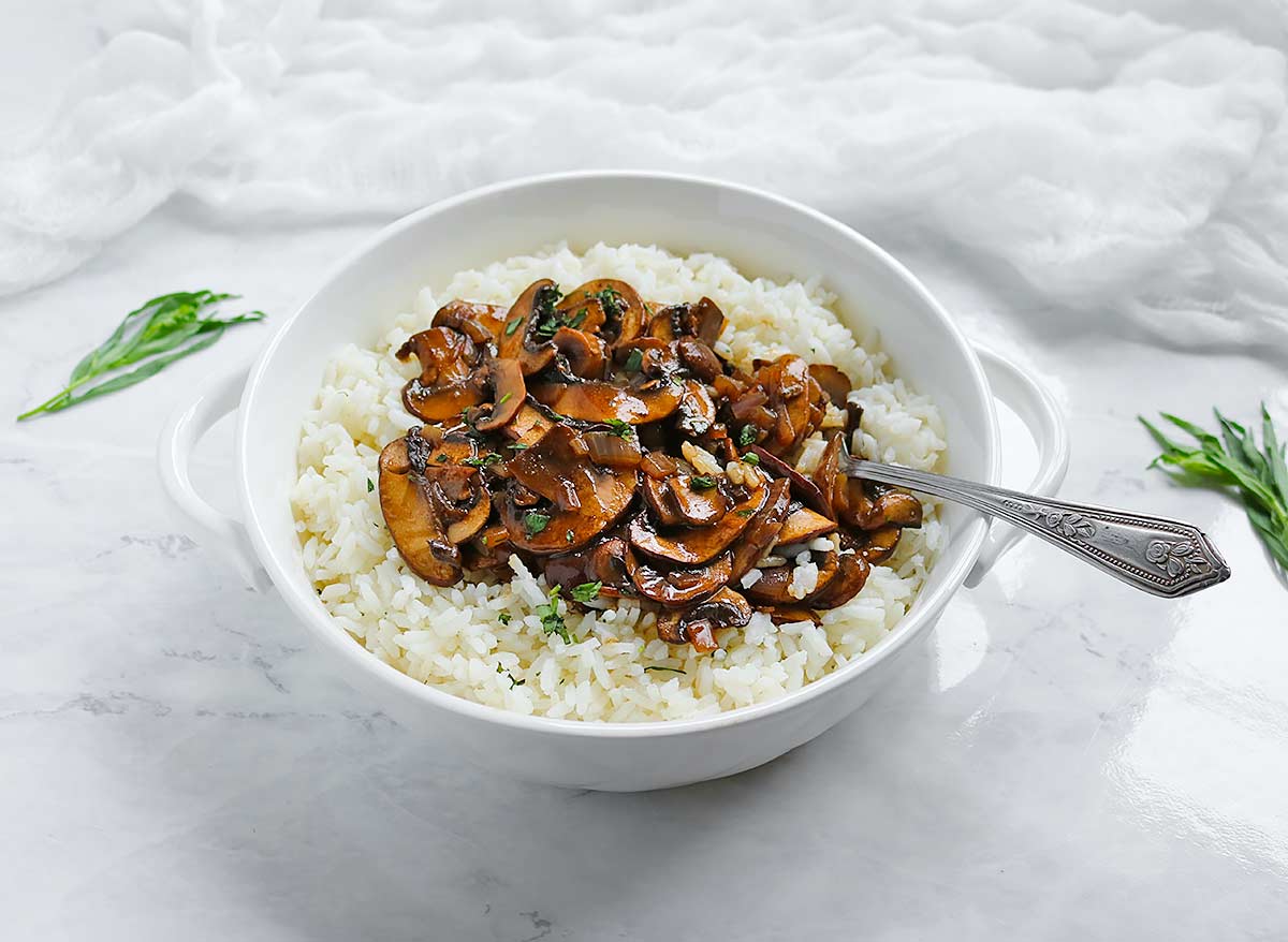 Balsamic Mushrooms with Tarragon Rice from SoupAddict.com