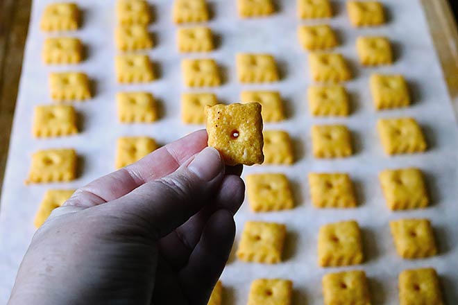 Homemade Cheez-its Crackers from SoupAddict.com