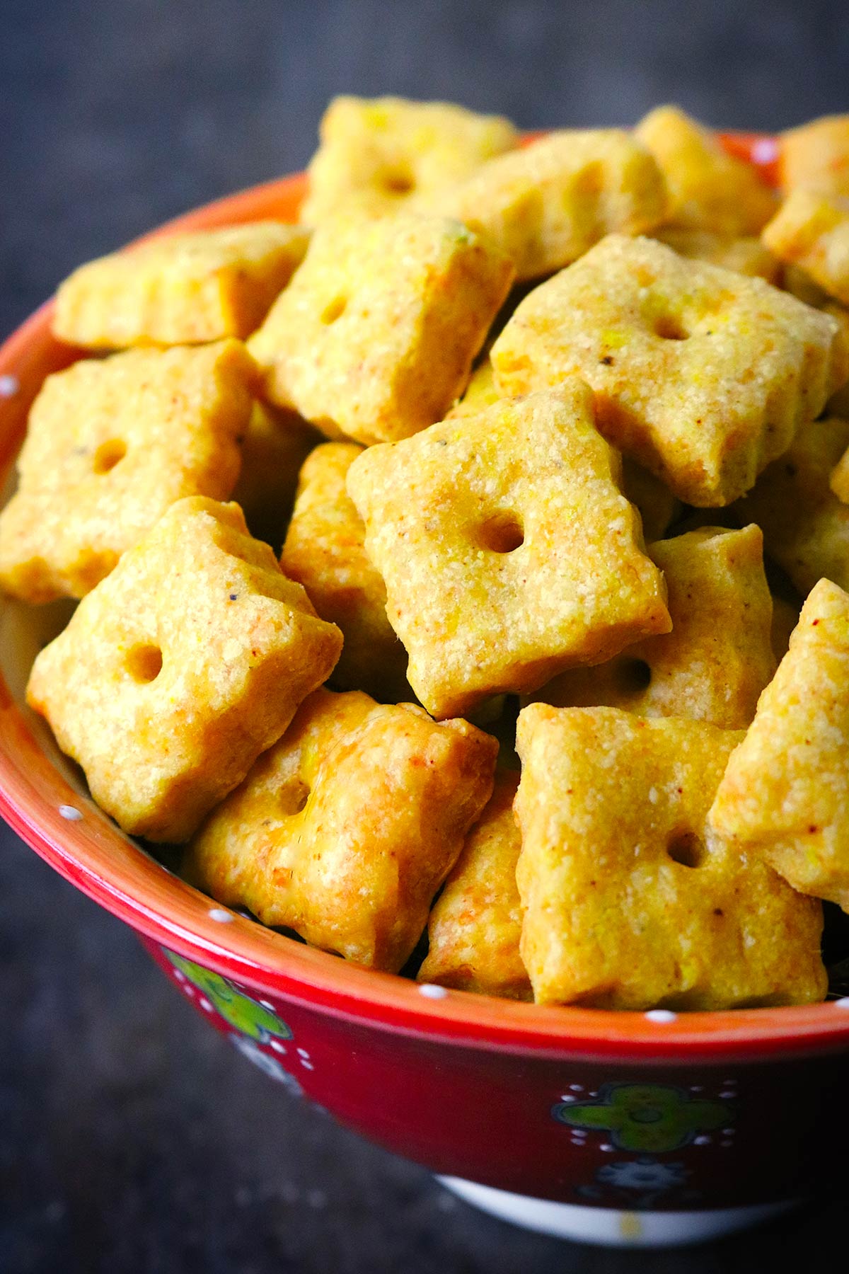 Homemade Cheez-its Crackers from Soupaddict.com
